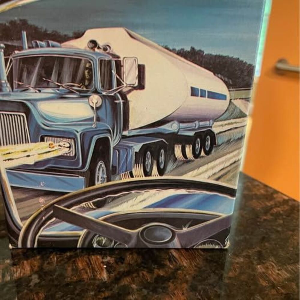 VTG 1970s Avon Big Rig Deep Woods After Shave-Full  Talc-Box Bottle Semi Truck